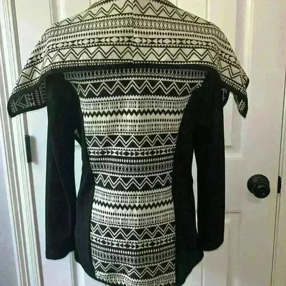 NWT Black and Cream Southwestern Print - Picture 4 of 8